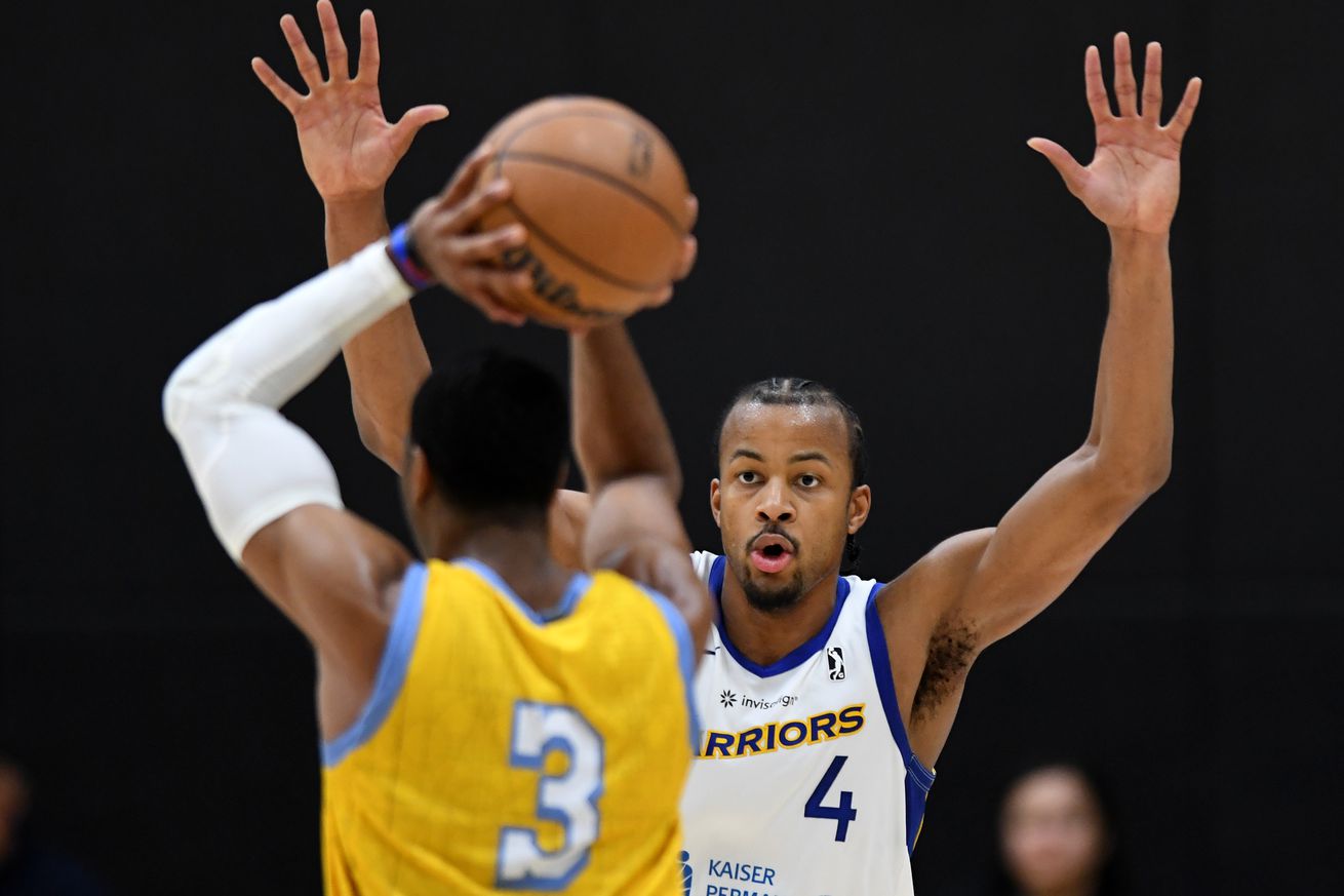 Moses Moody contesting a jump shot in the G League