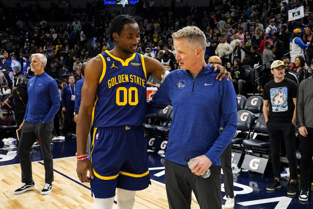 Steve Kerr and Jonathan Kuminga with their arms around each other