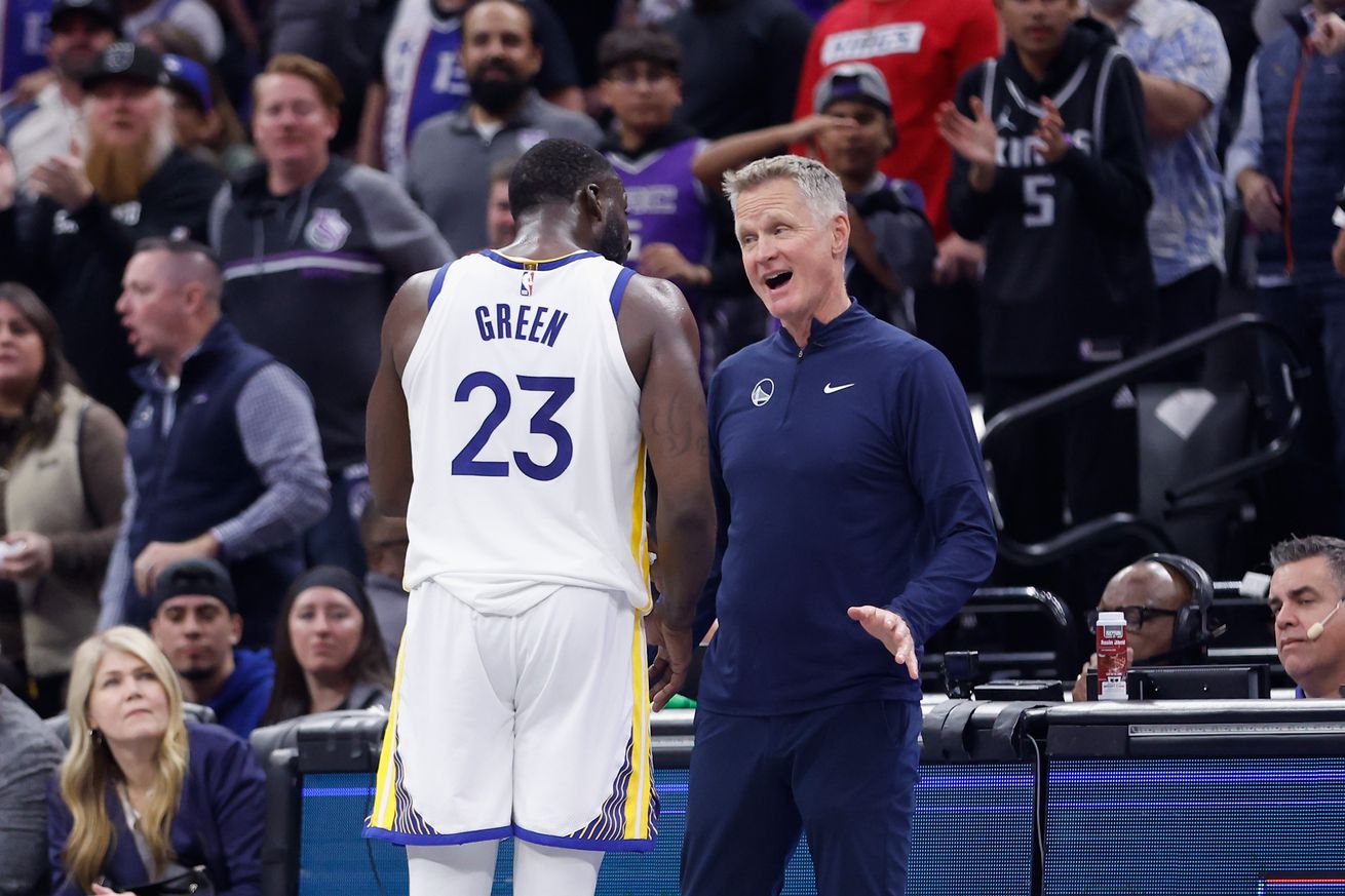 Draymond Green talking with Steve Kerr.