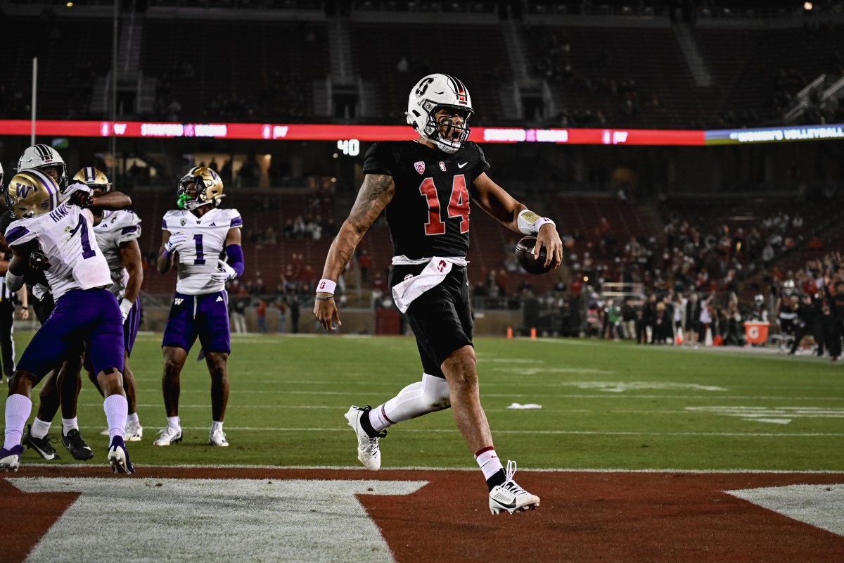 Ashton Daniels runs into the end zone