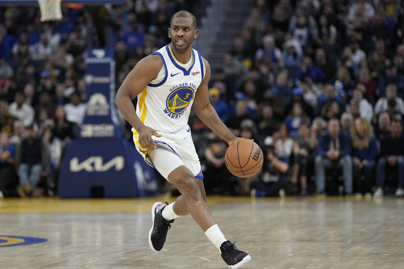 Chris Paul dribbling with his left hand.
