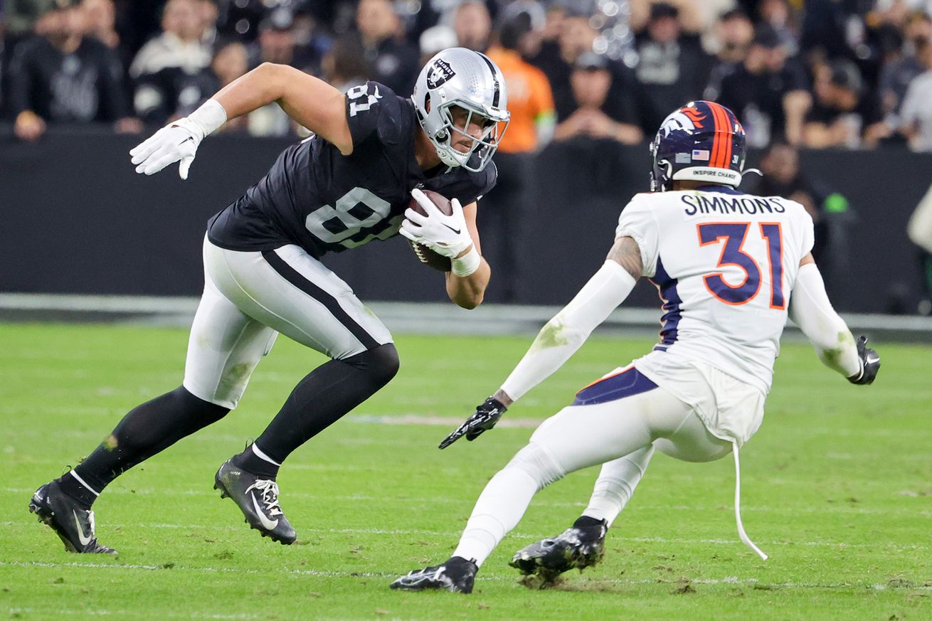 Denver Broncos v Las Vegas Raiders