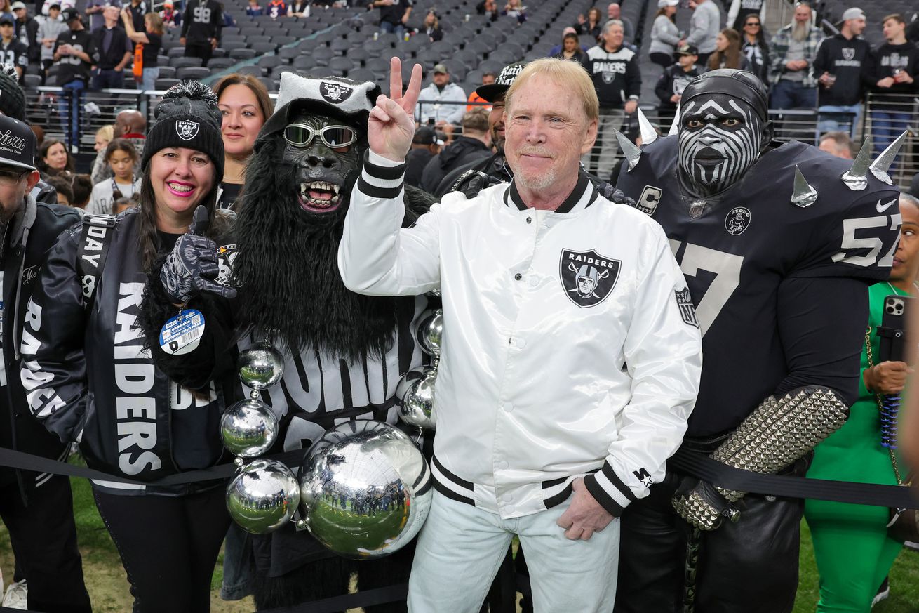 Denver Broncos v Las Vegas Raiders