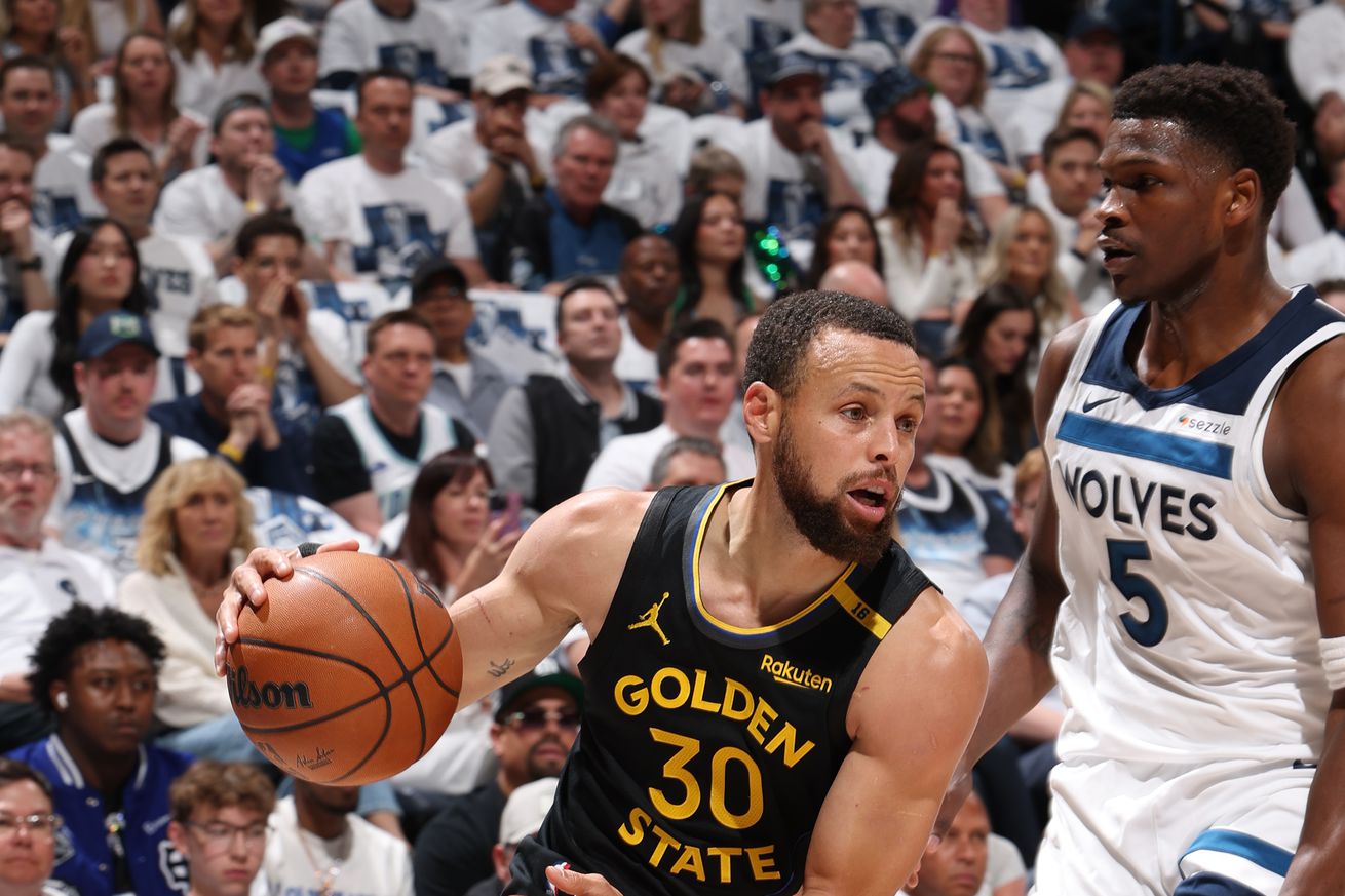 Steph Curry dribbling around Anthony Edwards.