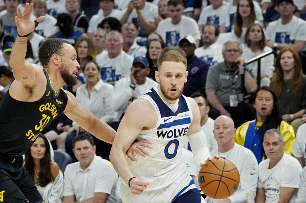 Stephen Curry sustained his injury on defense in Game 1