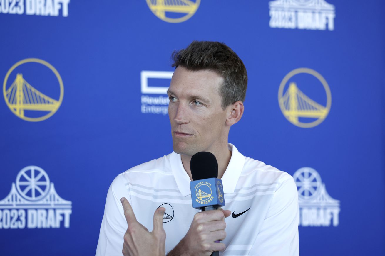Mike Dunleavy Jr. talking into a microphone.