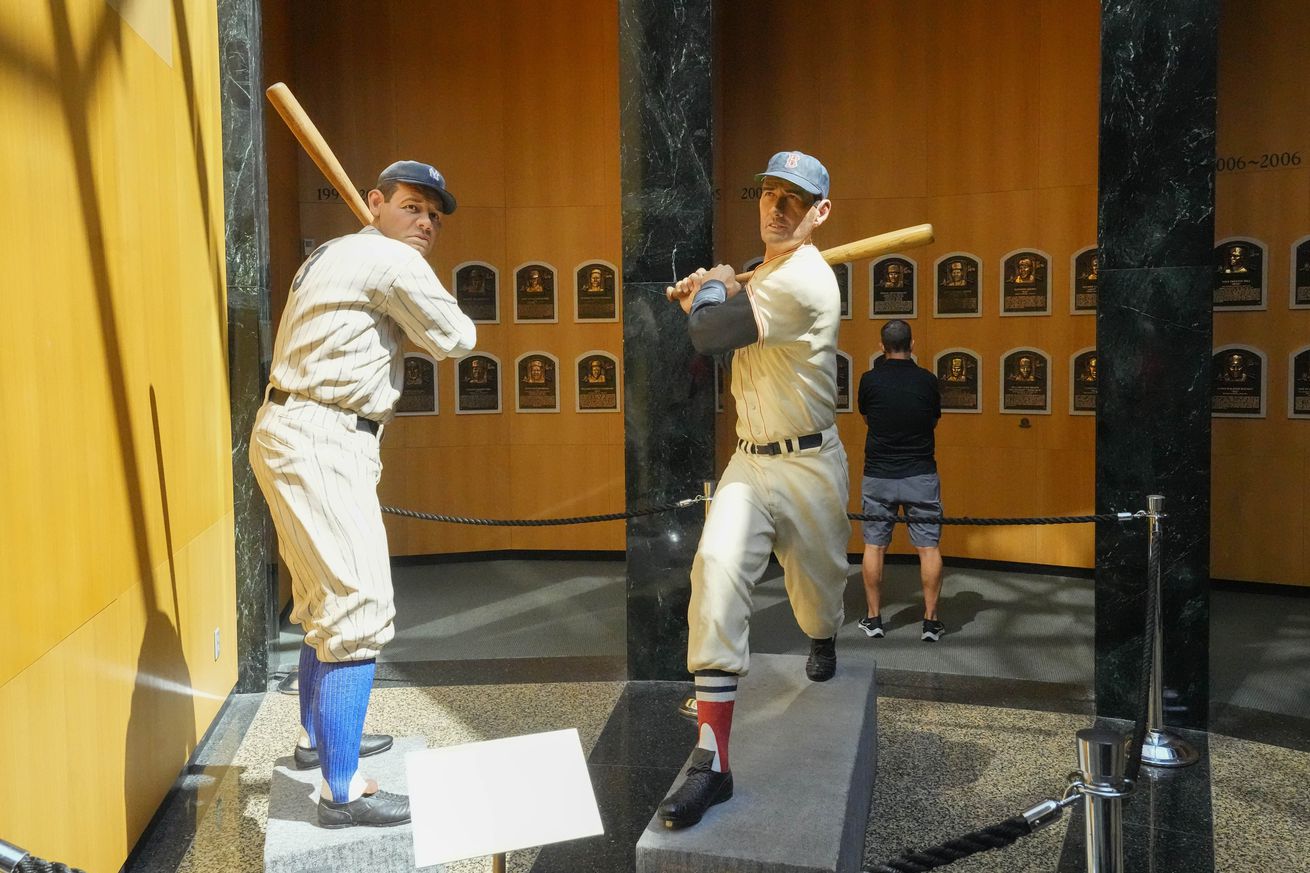 MLB: Hall of Fame-Parade of Legends