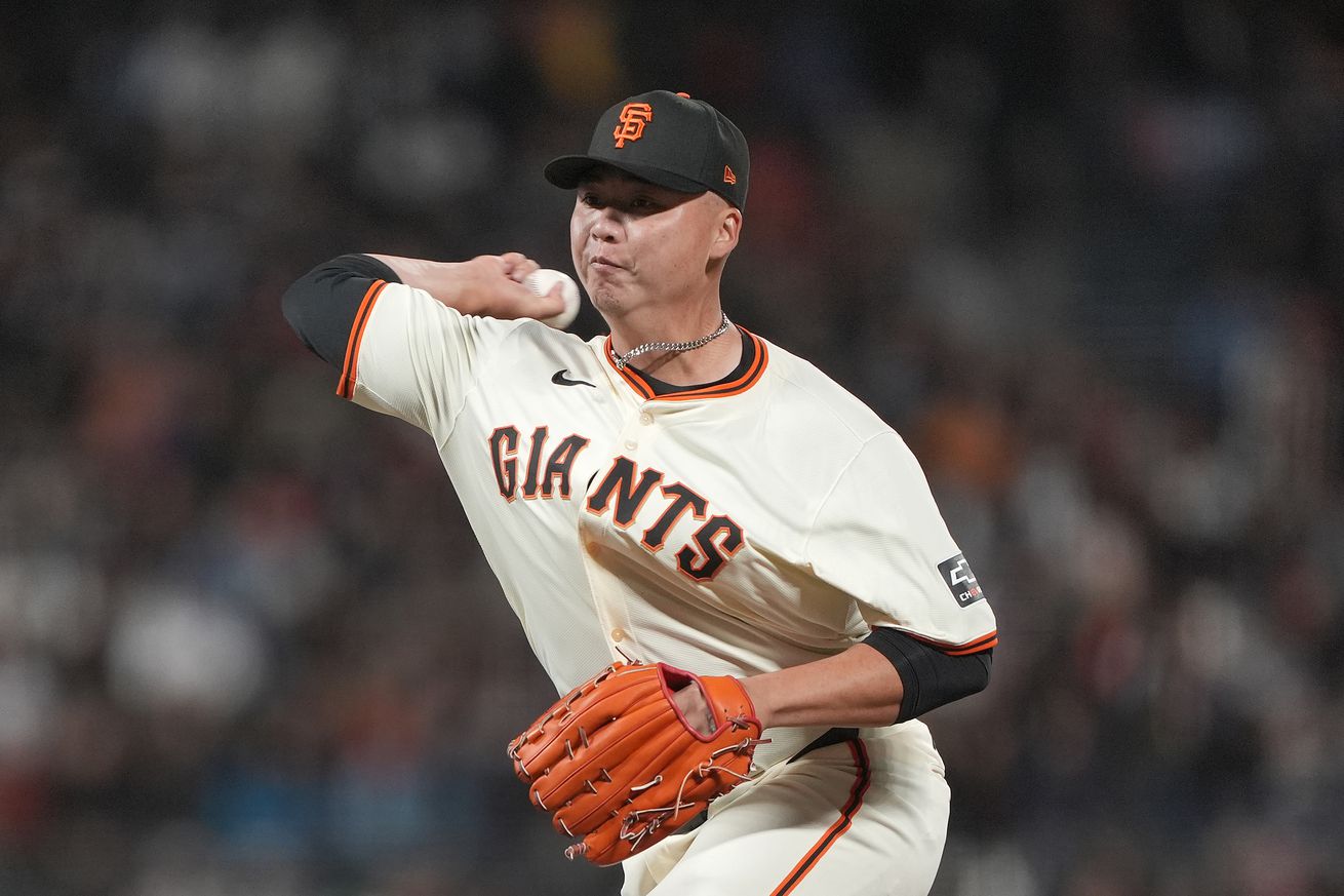 Close up of Kai-Wei Teng throwing a pitch.