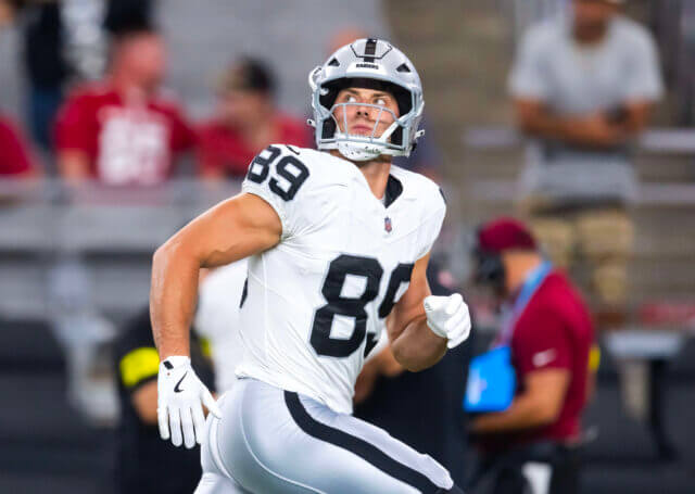 Aug 23, 2025; Glendale, Arizona, USA; Las Vegas Raiders tight end Brock Bowers (89) against the Arizona Cardinals during a preseason NFL game at State Farm Stadium. Mandatory Credit: Mark J. Rebilas-Imagn Images Brock Bowers, Raiders