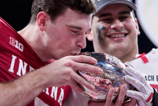 Indiana Hoosiers quarterback Fernando Mendoza (15) kisses the trophy Friday, Jan. 9, 2026, after defeating the Oregon Ducks in the Peach Bowl and semifinal game of the College Football Playoff at Mercedes-Benz Stadium in Atlanta. Fernando Mendoza, Raiders
